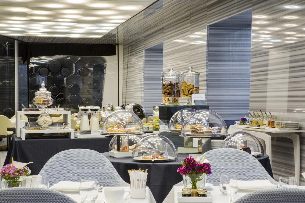 Hotel Palazzo Matteotti, The Dedica Anthology, Autograph Collection Mailand Exterior foto The buffet at the lounge