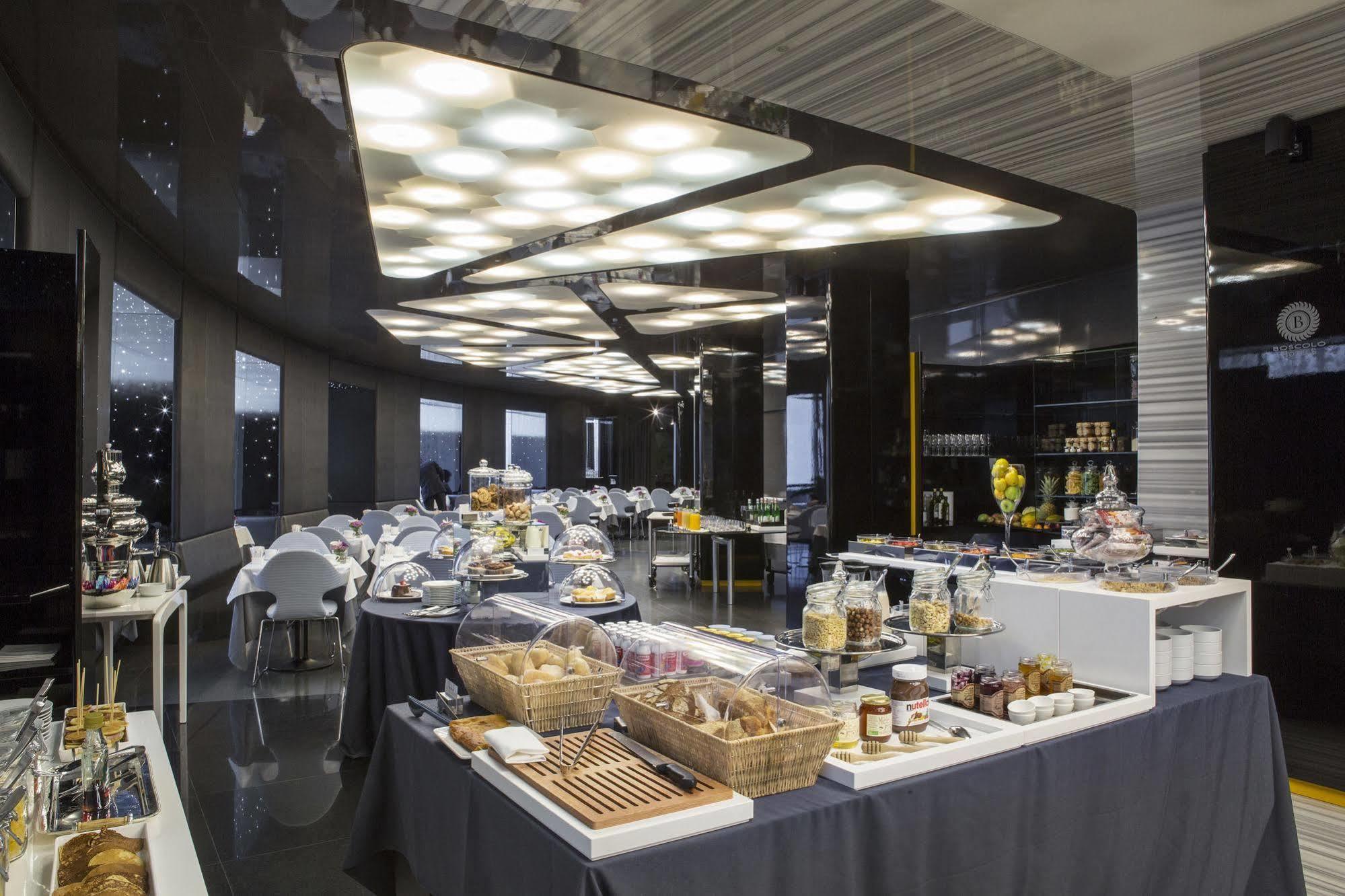 Hotel Palazzo Matteotti, The Dedica Anthology, Autograph Collection Mailand Exterior foto The buffet at the lounge