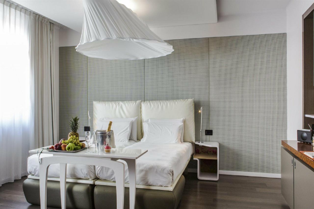 Hotel Palazzo Matteotti, The Dedica Anthology, Autograph Collection Mailand Exterior foto A room at the hotel