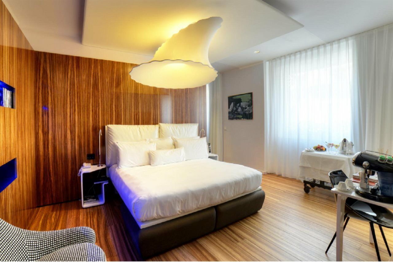 Hotel Palazzo Matteotti, The Dedica Anthology, Autograph Collection Mailand Exterior foto A room at the hotel